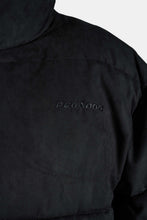 Load image into Gallery viewer, PEGADOR SIDAN VELOUR PUFFER JACKET BLACK BLACK Bild 8
