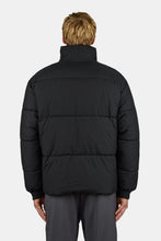 Lade das Bild in den Galerie-Viewer, PEGADOR SOLIN PUFFER JACKET BLACK BLACK Bild 6
