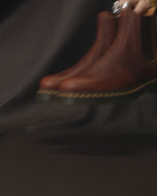Laden und Abspielen von Videos im Galerie-Viewer, DR. MARTENS 2976 AMBASSADOR

