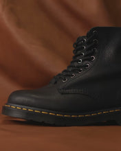 Laden und Abspielen von Videos im Galerie-Viewer, DR. MARTENS 1460 PASCAL AMBASSADOR
