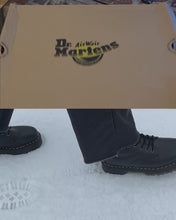 Load and play video in Gallery viewer, DR. MARTENS JADON III PISA GEFÜTTERT
