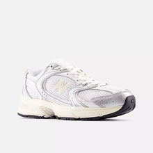 Load image into Gallery viewer, NEW BALANCE 530
