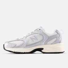 Load image into Gallery viewer, NEW BALANCE 530
