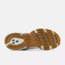 Load image into Gallery viewer, NEW BALANCE 530
